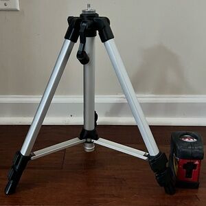 Skil 30ft Range Self-leveling Cross-line Laser w/ Tripod and Carrying Case